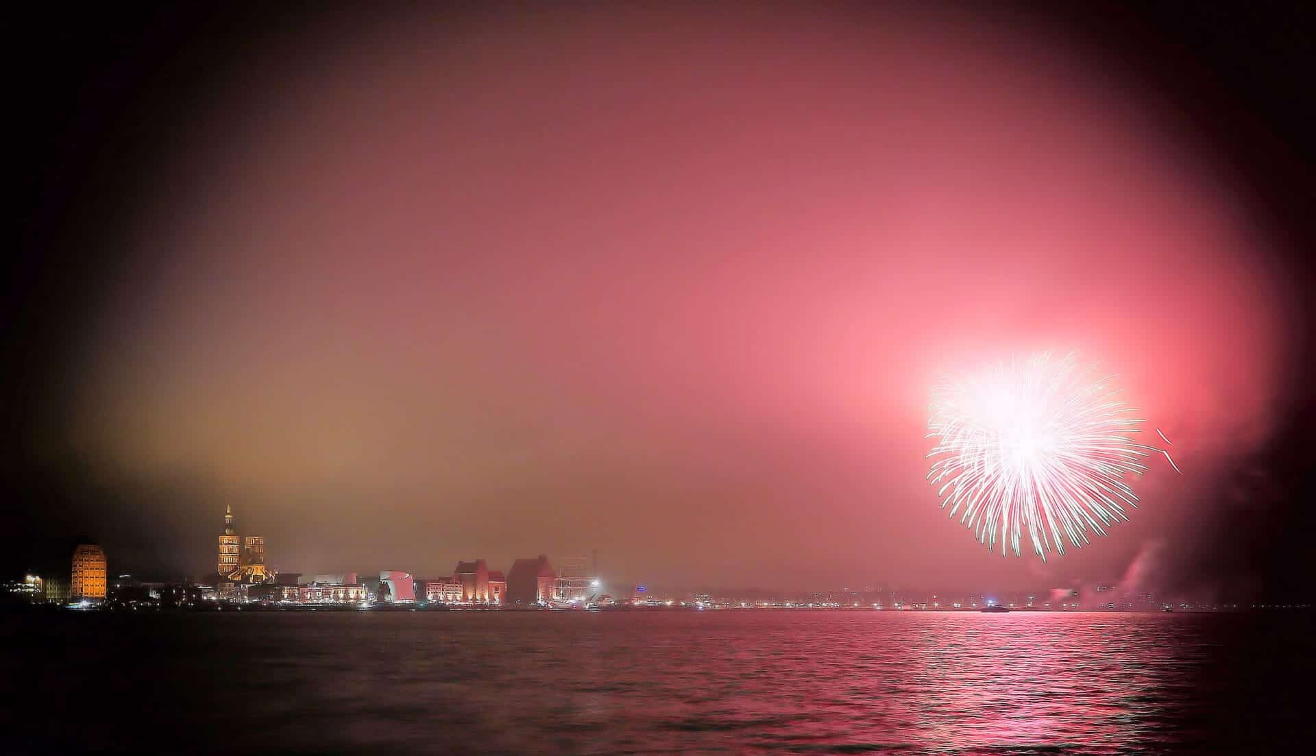 Molenfeuerwerk in Stralsund am Hafen